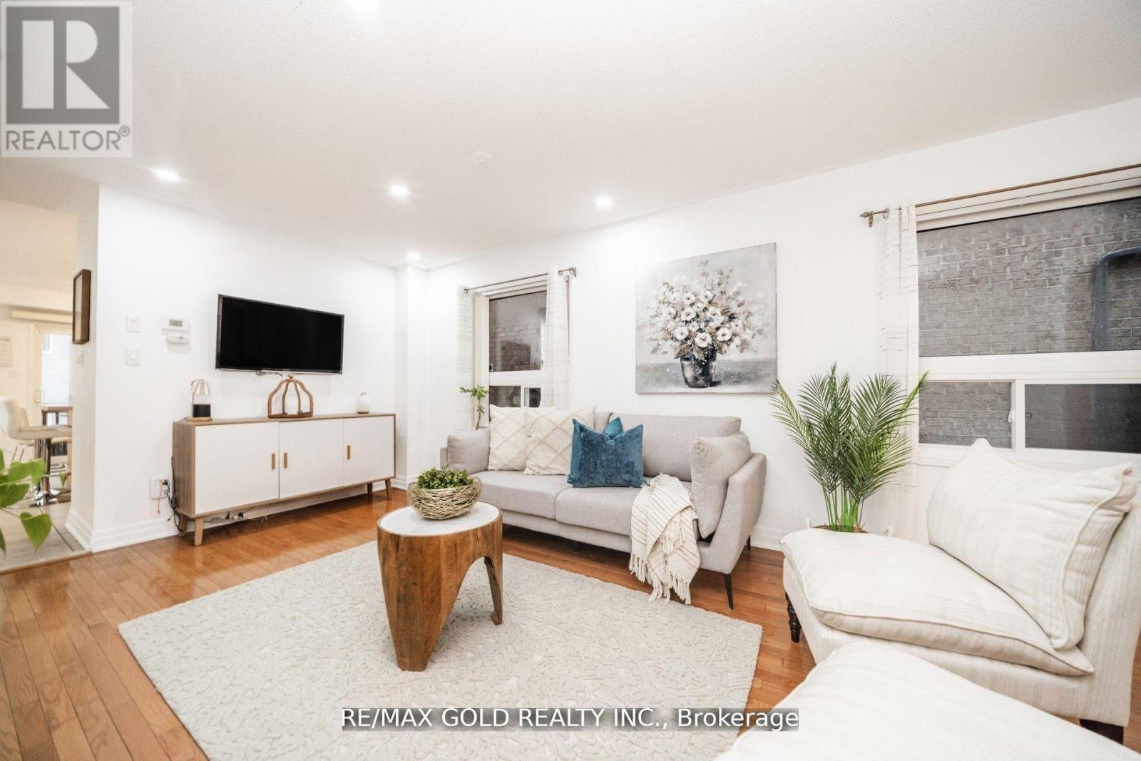 36 Roxton Crescent N, Brampton, Ontario  L7A 2A9 - Photo 6 - W12475106