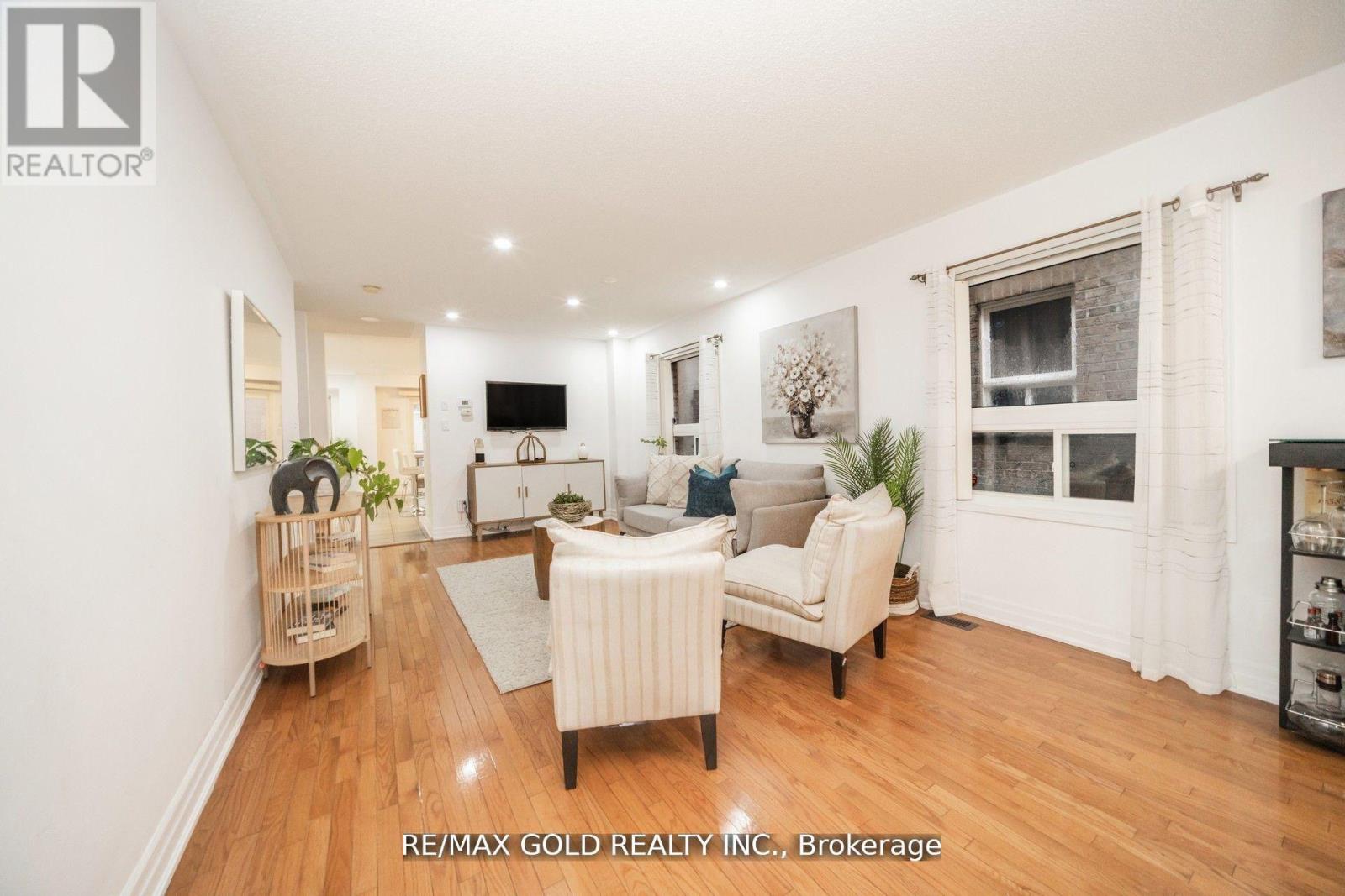 36 Roxton Crescent N, Brampton, Ontario  L7A 2A9 - Photo 7 - W12475106