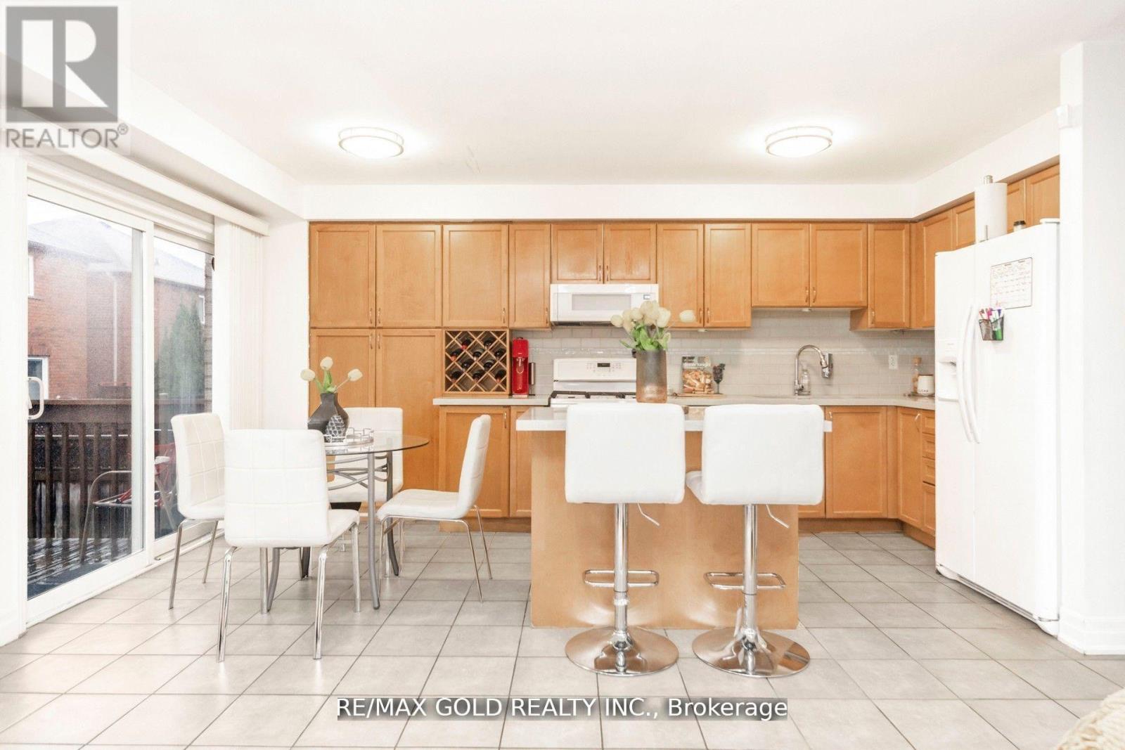 36 Roxton Crescent N, Brampton, Ontario  L7A 2A9 - Photo 9 - W12475106