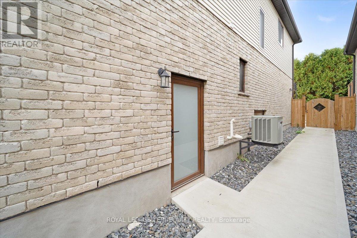 131 Maple Bush Drive, Cambridge, Ontario  N1T 0B7 - Photo 32 - X12475115