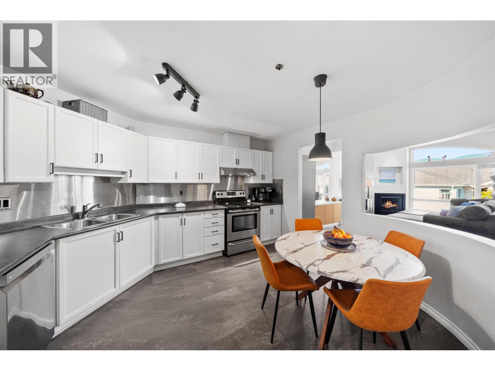 405 2335 Whyte Avenue, Port Coquitlam, British Columbia  V3C 2A3 - Photo 4 - R3060819