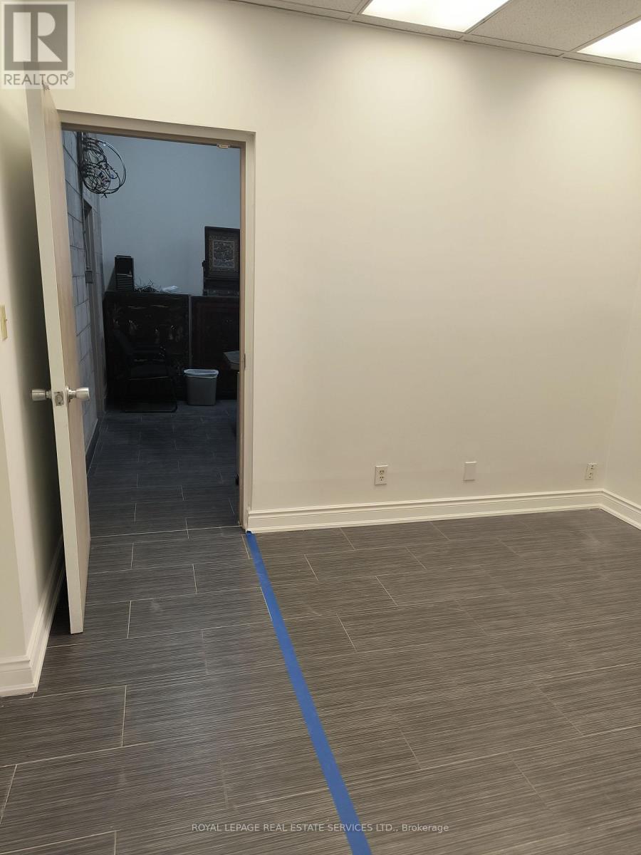 3 - 12 Upjohn Road, Toronto, Ontario  M3B 2V9 - Photo 8 - C12452394