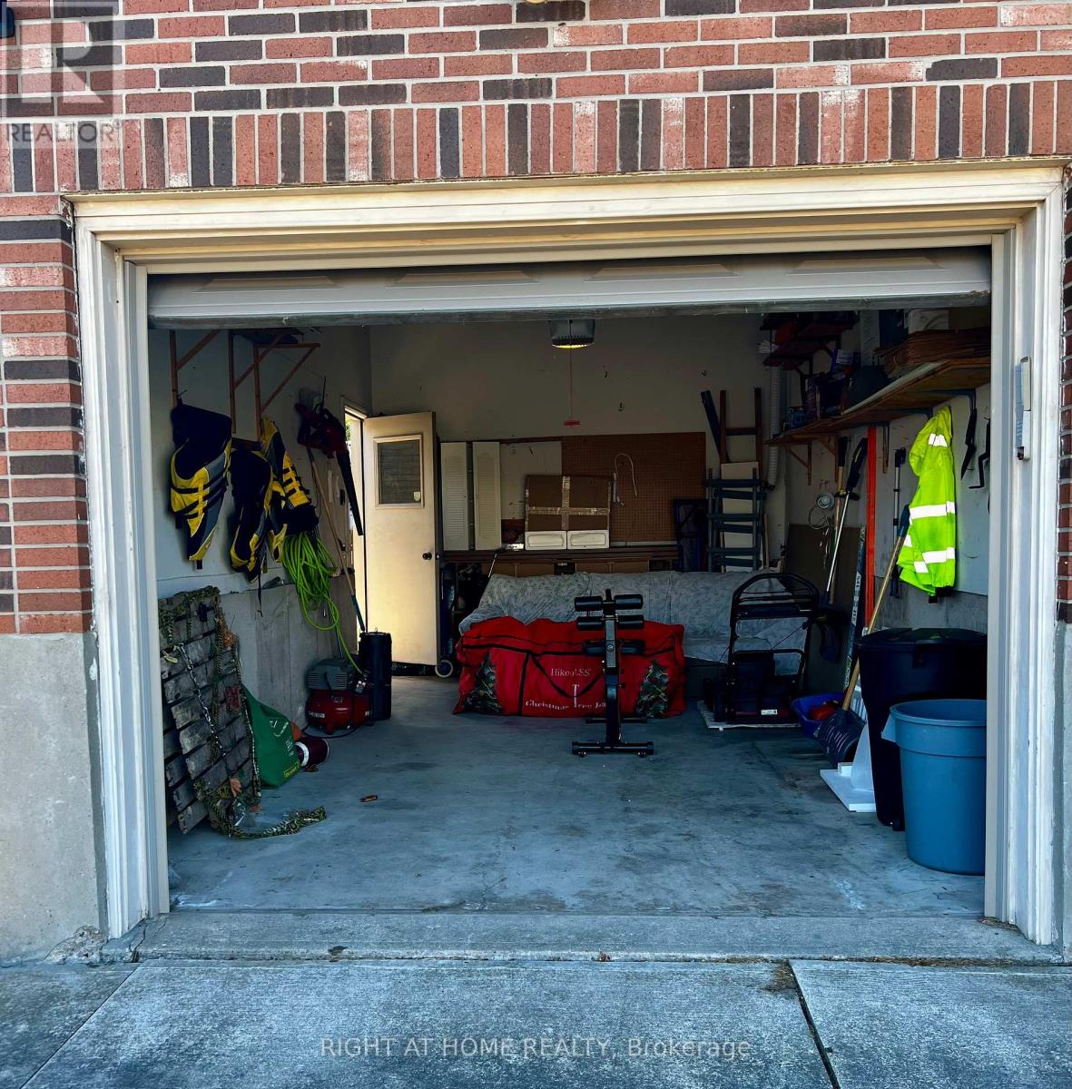 146 St Augustine Drive, St. Catharines, Ontario  L2P 3W1 - Photo 11 - X12448466