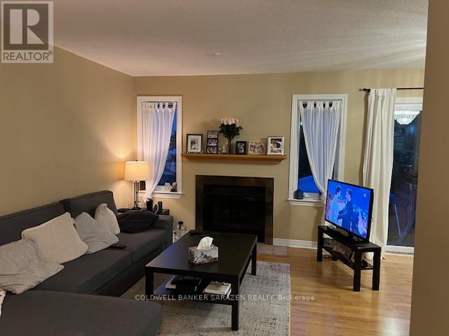 19 Astoria Crescent W, Ottawa, Ontario  K2G 6E6 - Photo 7 - X12473665