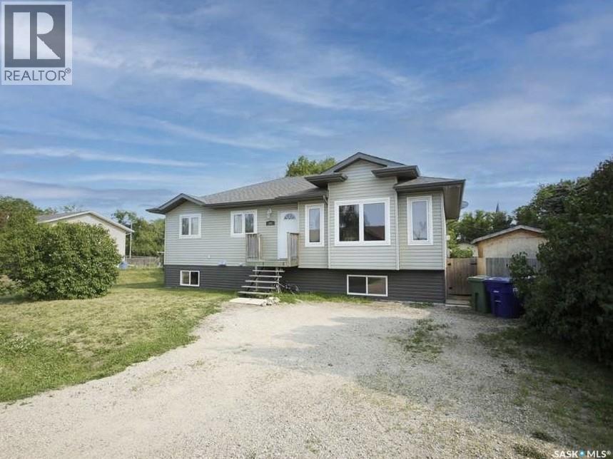 302 3rd Street, Dundurn, Saskatchewan  S0K 1K0 - Photo 1 - SK020774