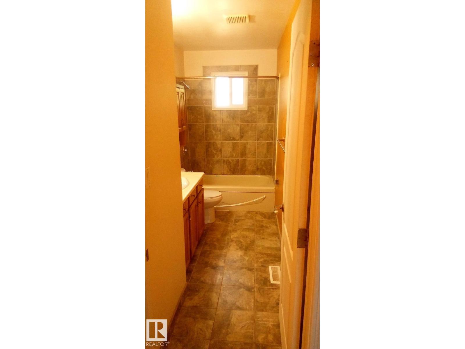 3428 143 Av Nw, Edmonton, Alberta  T5Y 1H7 - Photo 3 - E4463011
