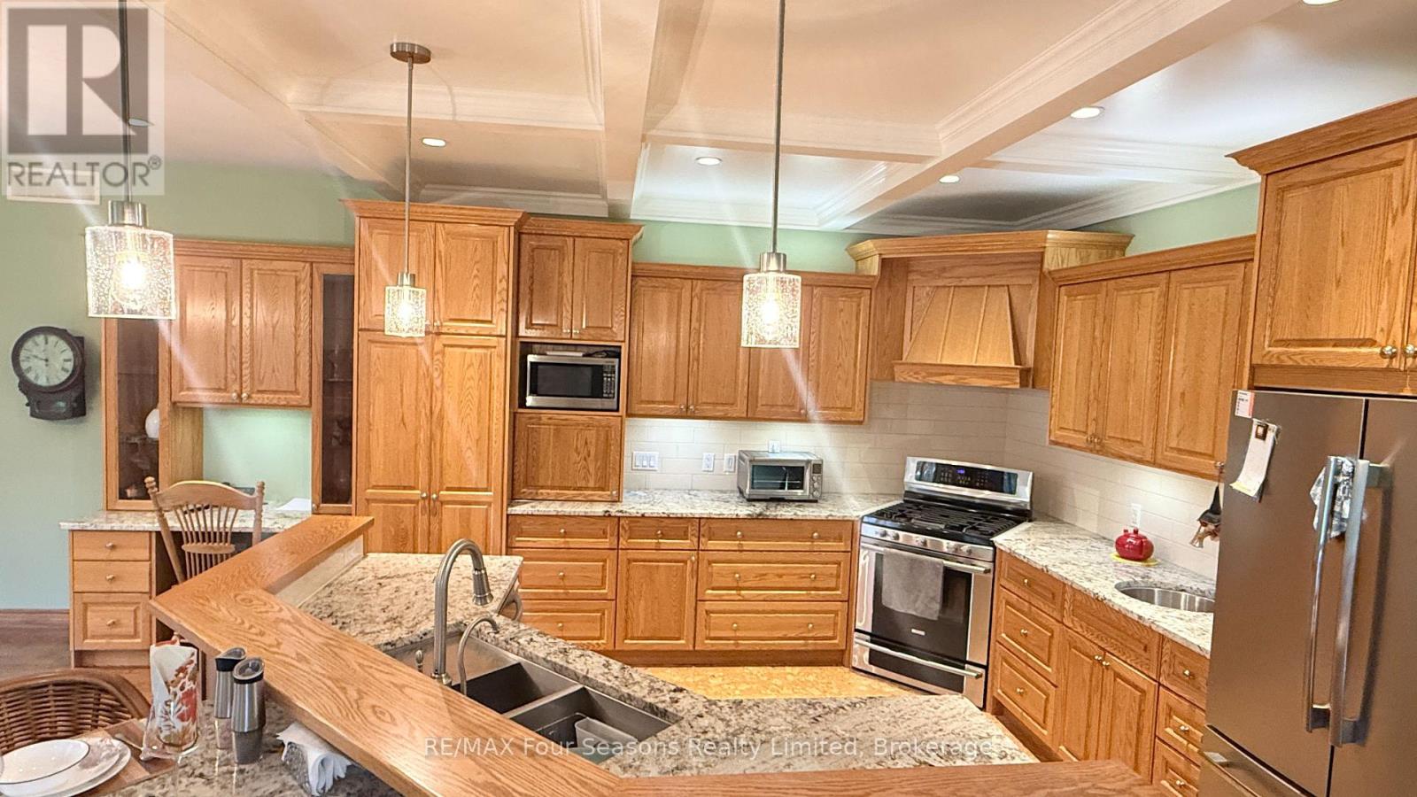 229 S Rankin Street, Saugeen Shores, Ontario  N0H 2L0 - Photo 32 - X12062589