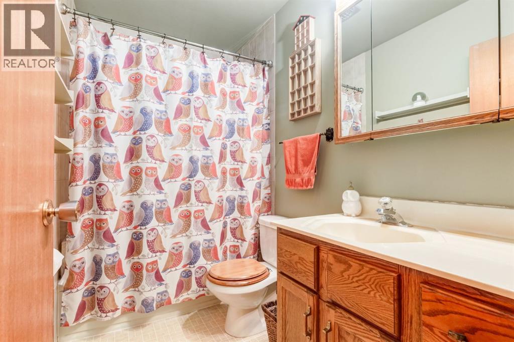 274 Carragana Crescent Nw, Calgary, Alberta  T2L 1B1 - Photo 10 - A2256316