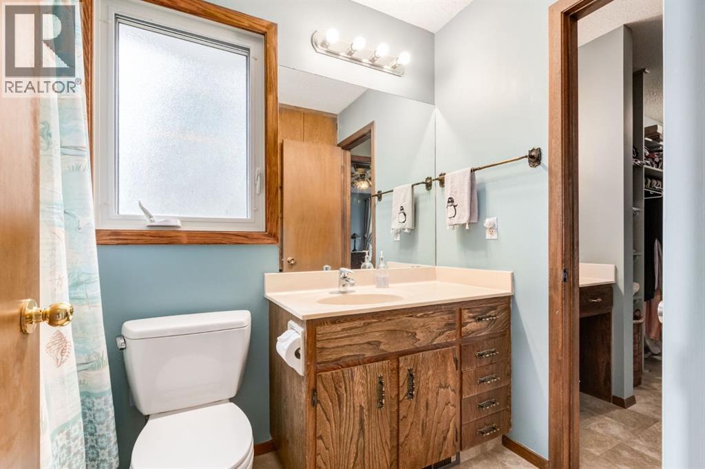 274 Carragana Crescent Nw, Calgary, Alberta  T2L 1B1 - Photo 18 - A2256316