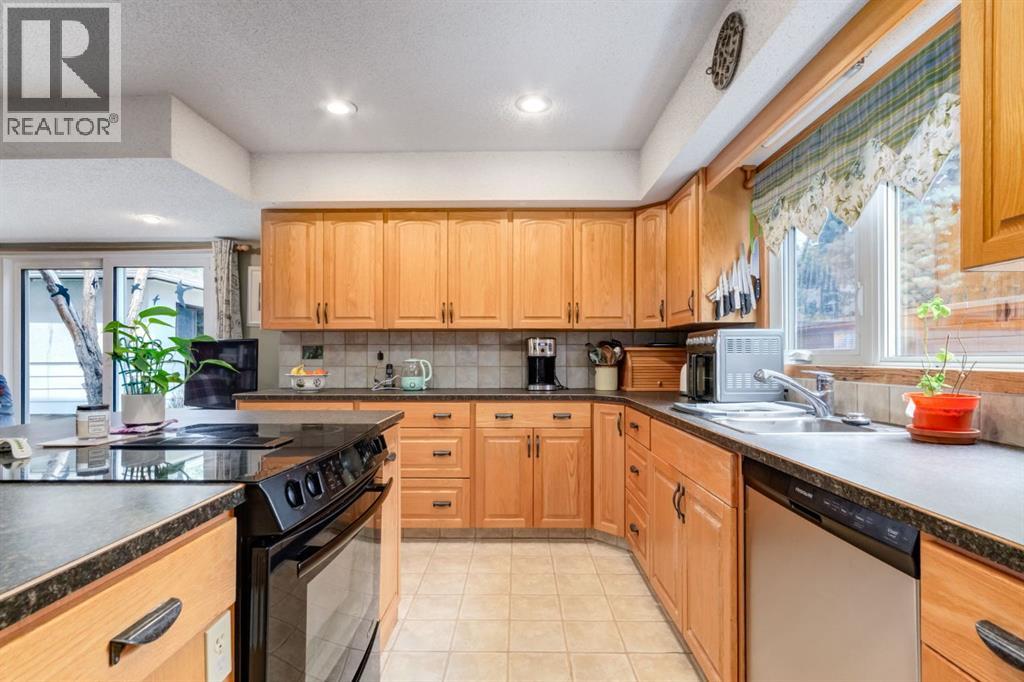 274 Carragana Crescent Nw, Calgary, Alberta  T2L 1B1 - Photo 9 - A2256316