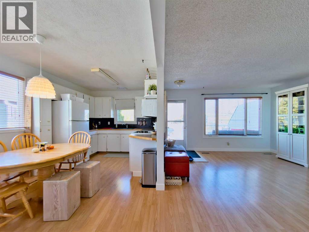 8 Cayuga Crescent W, Lethbridge, Alberta  T1K 5H5 - Photo 6 - A2265950
