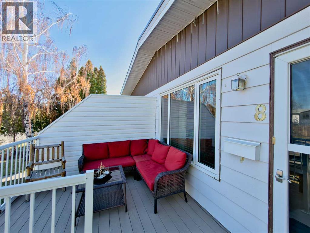 8 Cayuga Crescent W, Lethbridge, Alberta  T1K 5H5 - Photo 2 - A2265950