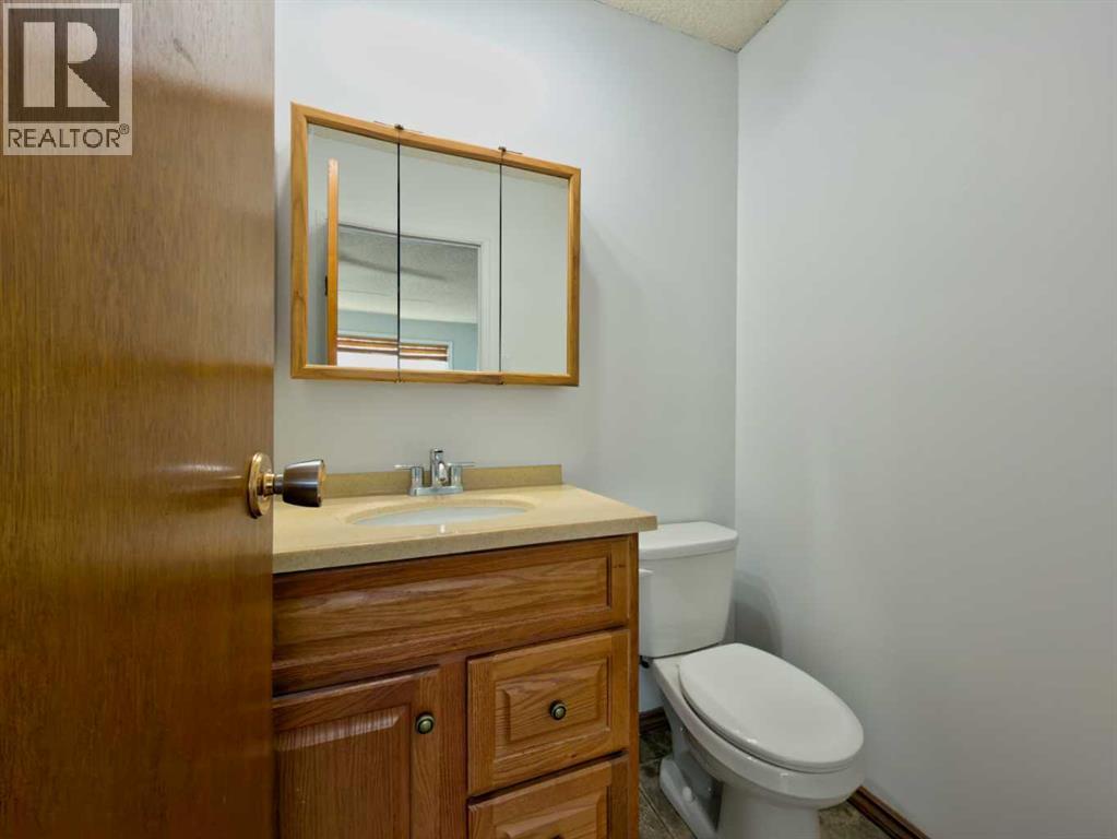 8 Cayuga Crescent W, Lethbridge, Alberta  T1K 5H5 - Photo 15 - A2265950