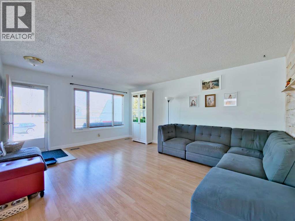 8 Cayuga Crescent W, Lethbridge, Alberta  T1K 5H5 - Photo 5 - A2265950
