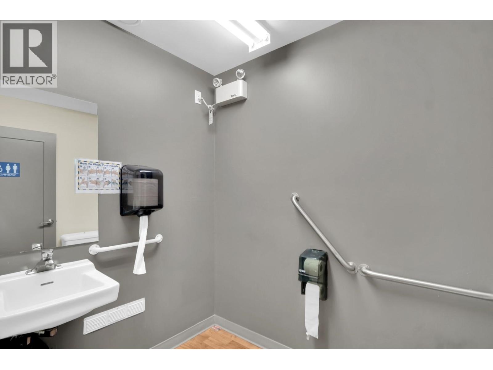 5672 Cowrie Street, Sechelt, British Columbia  V0N 3A6 - Photo 12 - C8073221