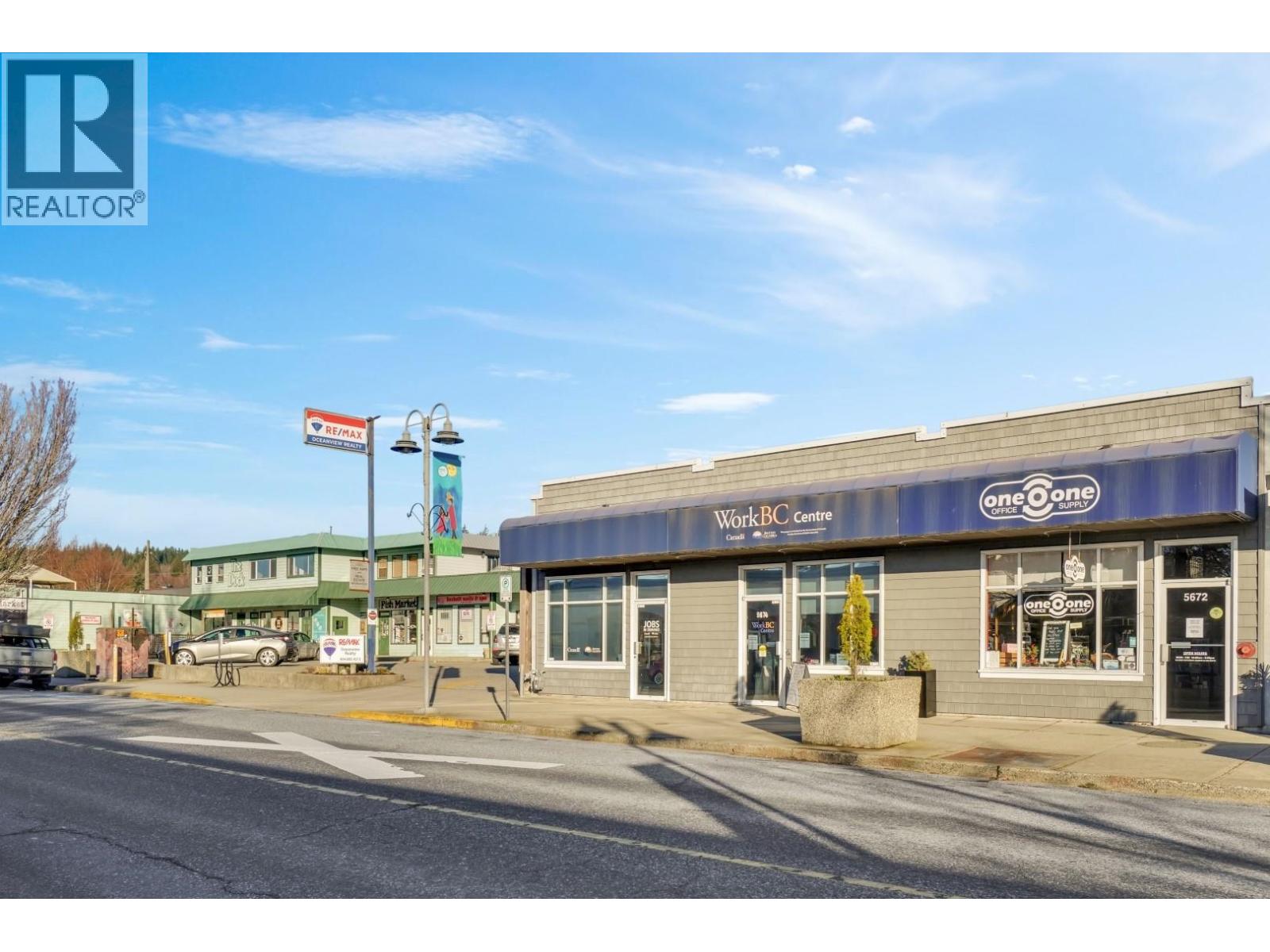 5672 Cowrie Street, Sechelt, British Columbia  V0N 3A6 - Photo 2 - C8073221