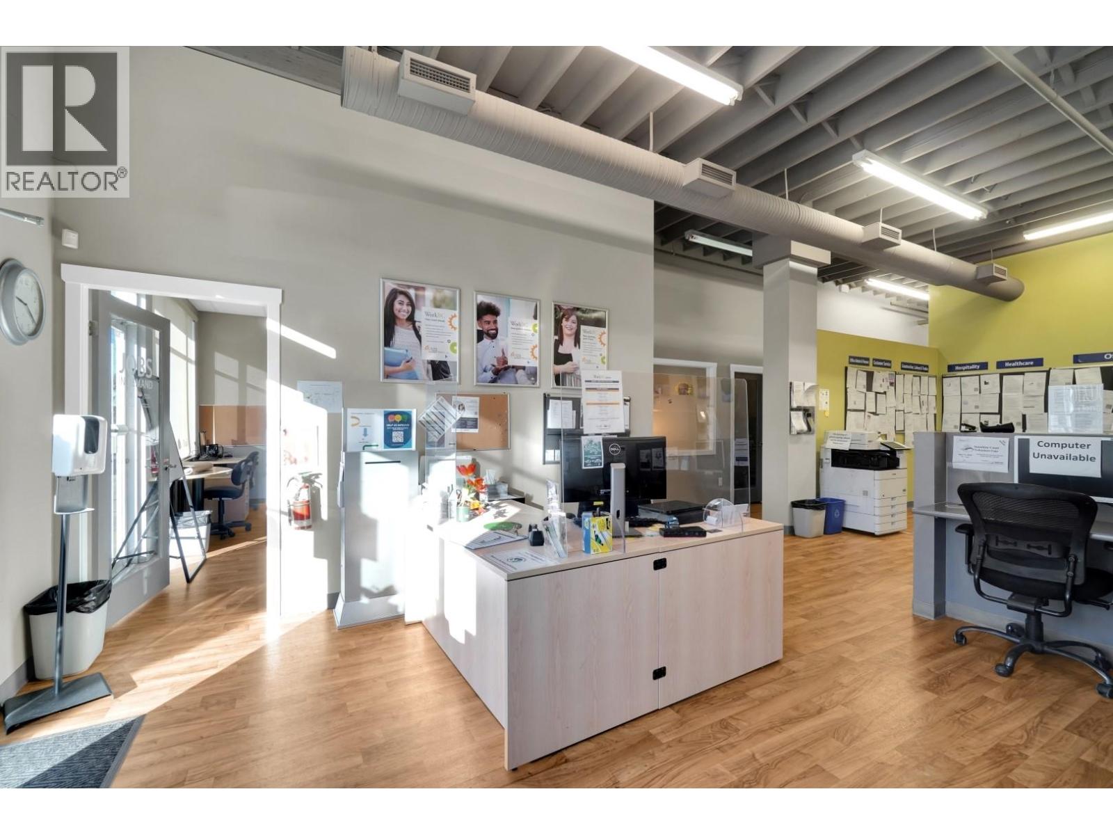 5672 Cowrie Street, Sechelt, British Columbia  V0N 3A6 - Photo 4 - C8073221