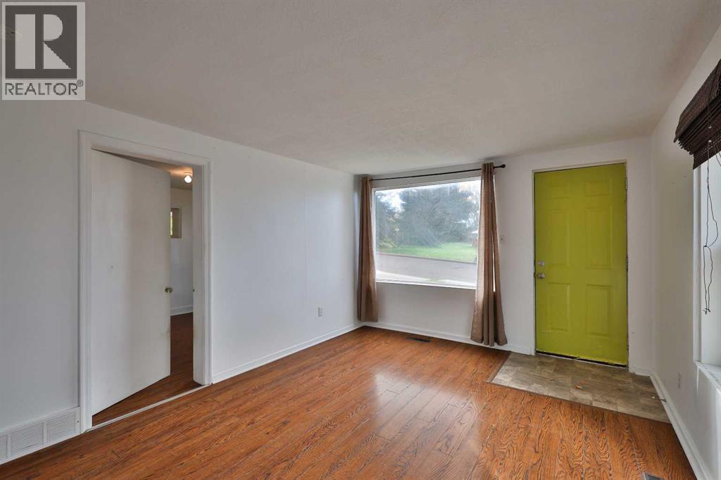 380 3 Street E, Cardston, Alberta  T0K 0K0 - Photo 3 - A2263784