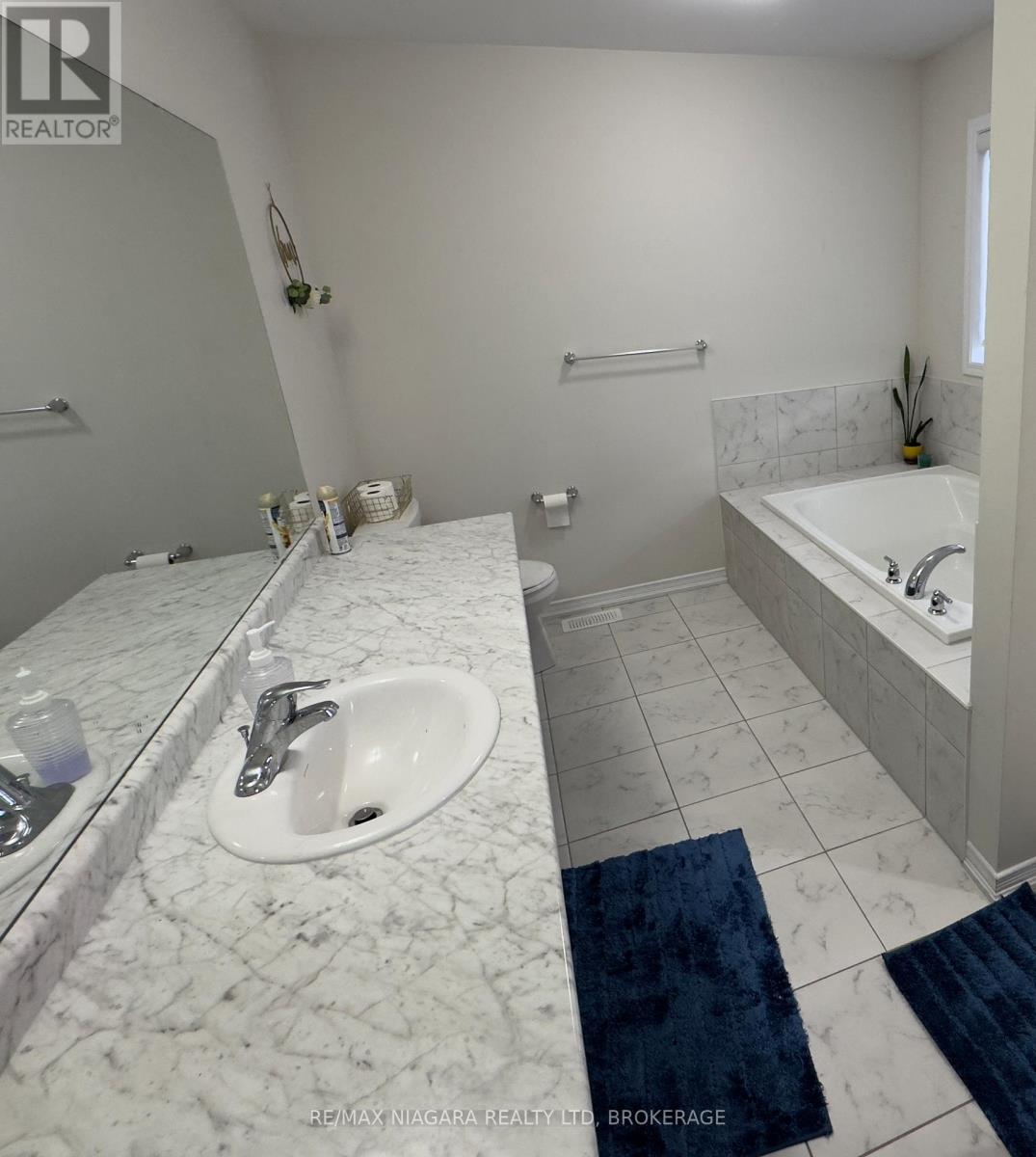 20 Legacy Lane, Thorold, Ontario  L3B 0G7 - Photo 10 - X12475152