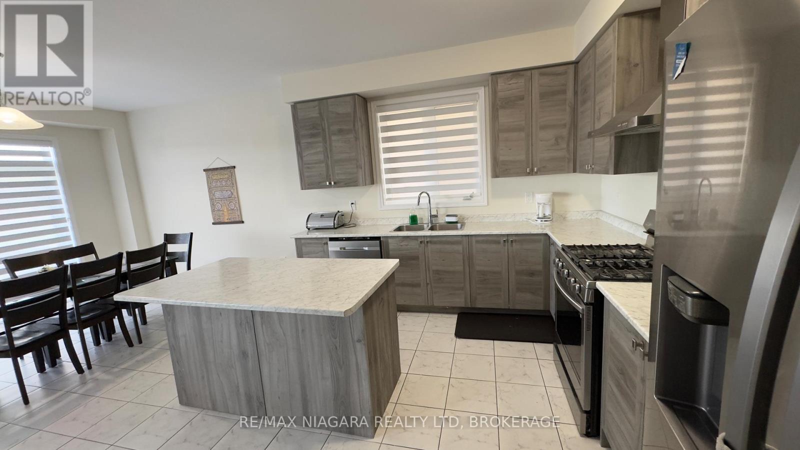 20 Legacy Lane, Thorold, Ontario  L3B 0G7 - Photo 3 - X12475152