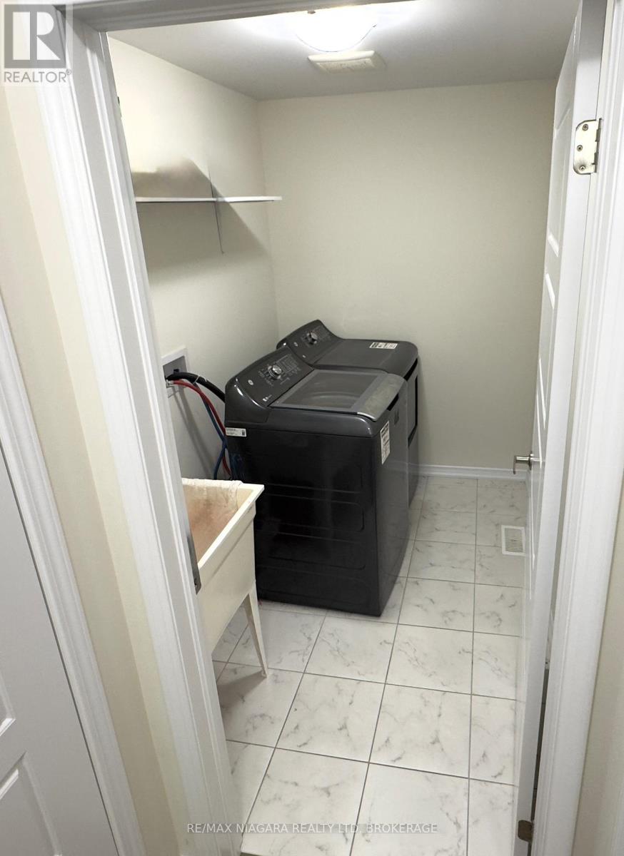 20 Legacy Lane, Thorold, Ontario  L3B 0G7 - Photo 6 - X12475152