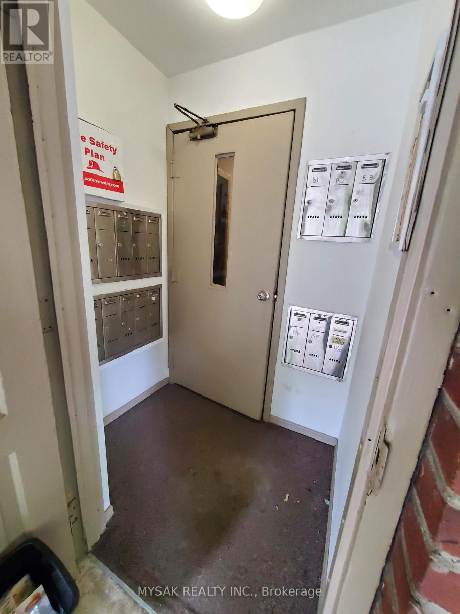 50-52 Dundonald Street, Toronto, Ontario  M4Y 1K2 - Photo 2 - C12475119
