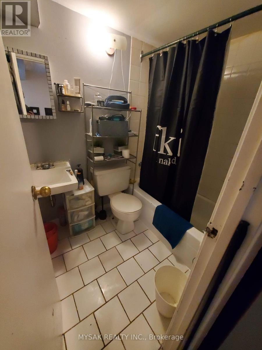 50-52 Dundonald Street, Toronto, Ontario  M4Y 1K2 - Photo 6 - C12475119