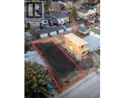 722 52 Avenue SW Windsor Park