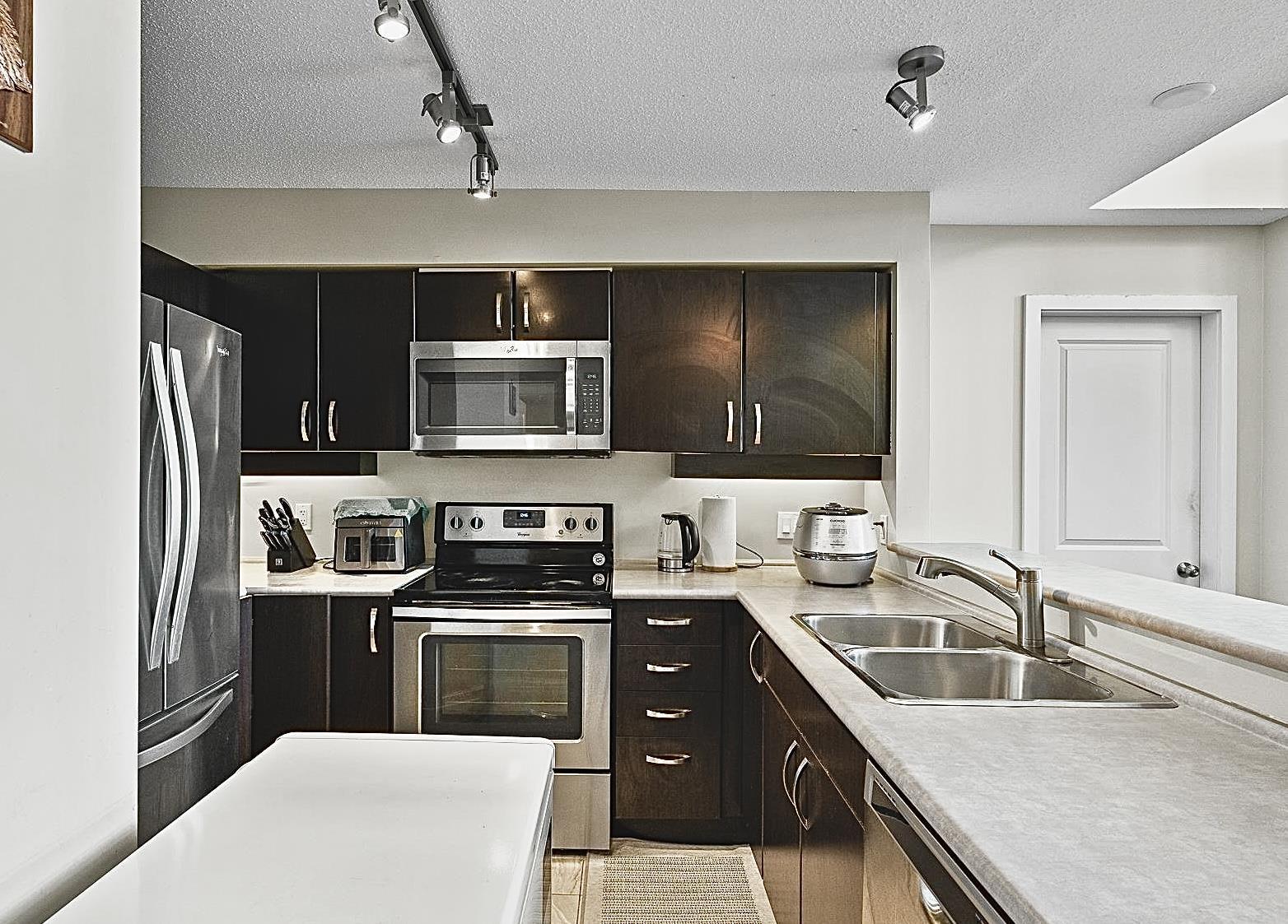 452 10838 City Parkway, Surrey, British Columbia  V3T 5X9 - Photo 6 - R3060780