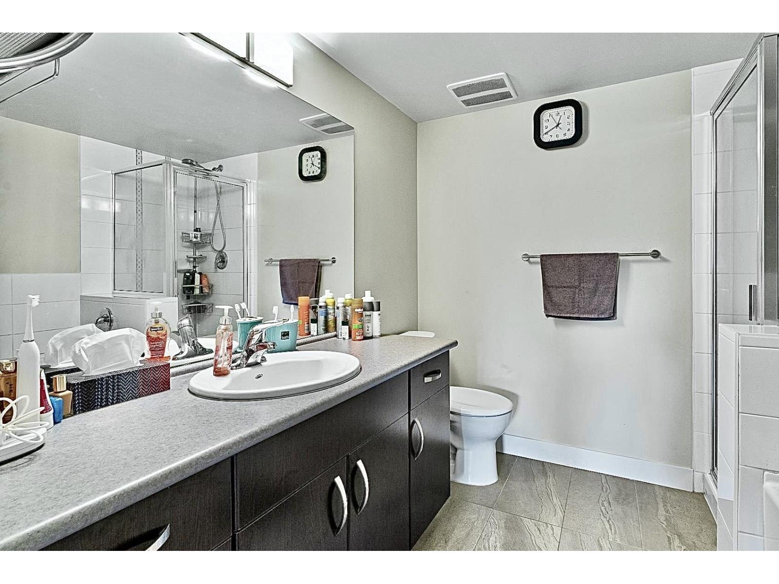 452 10838 City Parkway, Surrey, British Columbia  V3T 5X9 - Photo 3 - R3060780