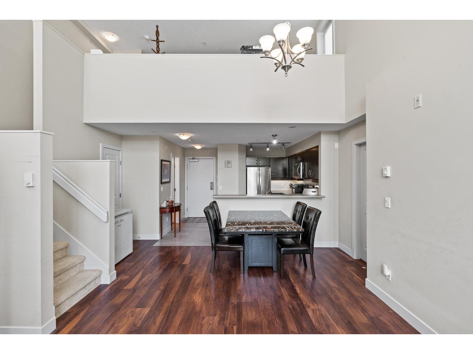 452 10838 City Parkway, Surrey, British Columbia  V3T 5X9 - Photo 5 - R3060780