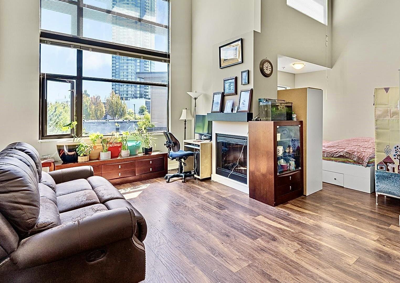 452 10838 City Parkway, Surrey, British Columbia  V3T 5X9 - Photo 4 - R3060780