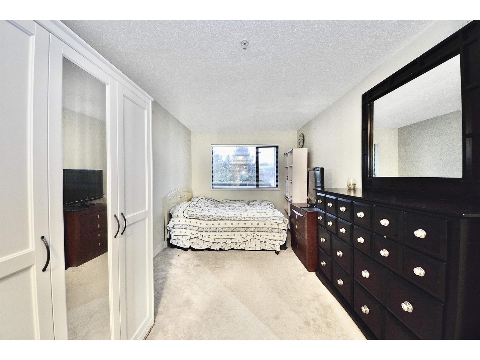 452 10838 City Parkway, Surrey, British Columbia  V3T 5X9 - Photo 2 - R3060780