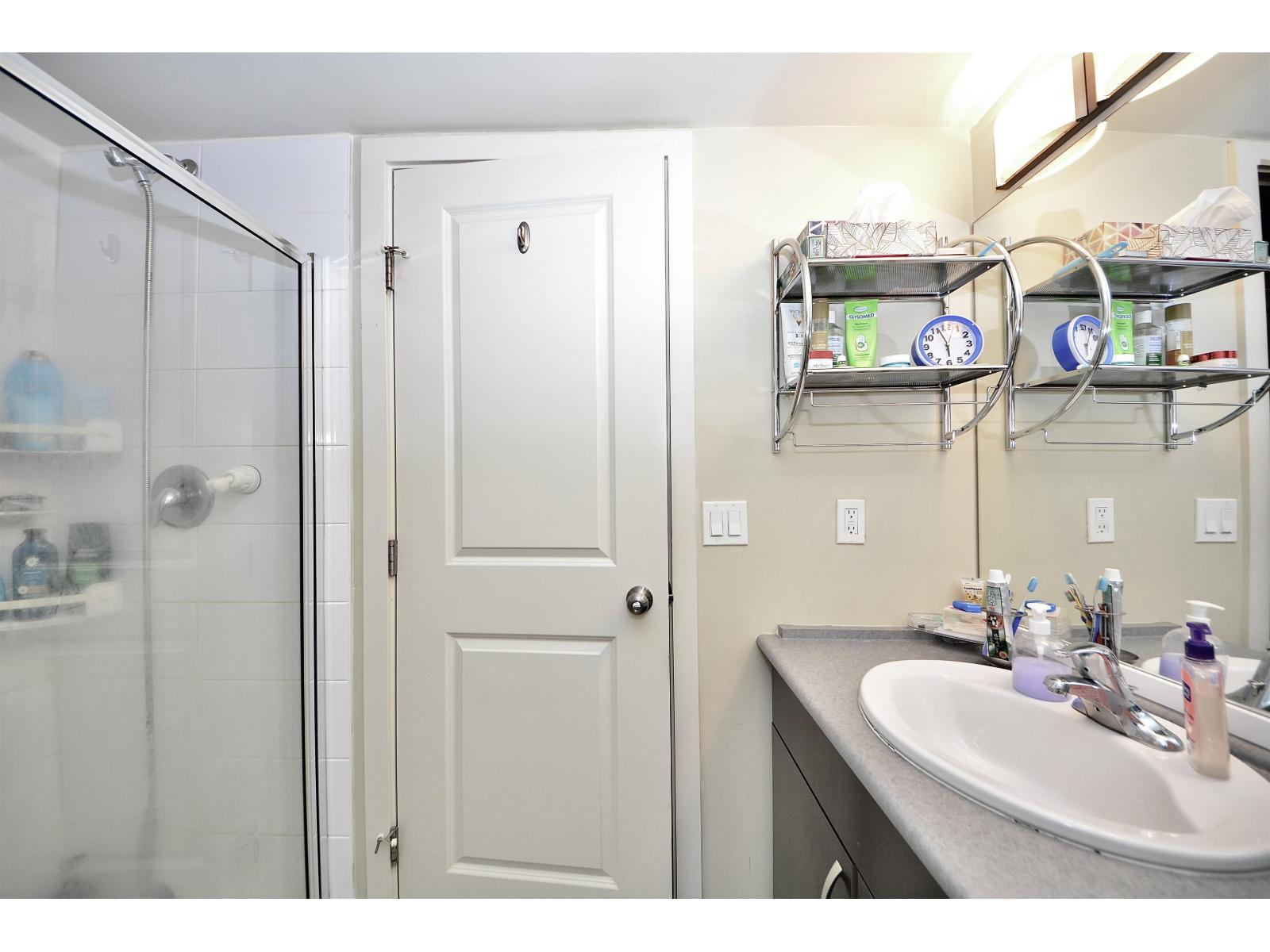 452 10838 City Parkway, Surrey, British Columbia  V3T 5X9 - Photo 9 - R3060780