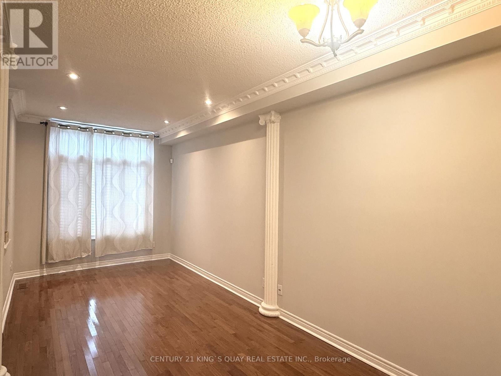 1 English Garden Way, Toronto, Ontario  M2M 4M4 - Photo 2 - C12475153