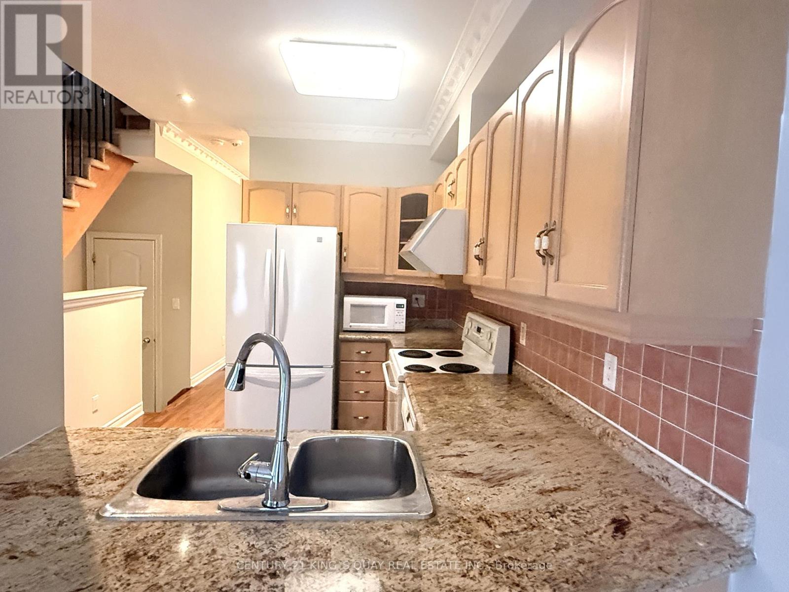 1 English Garden Way, Toronto, Ontario  M2M 4M4 - Photo 3 - C12475153