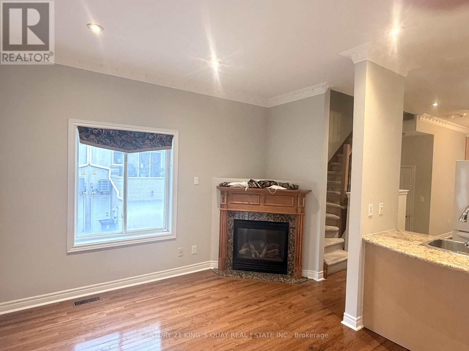 1 English Garden Way, Toronto, Ontario  M2M 4M4 - Photo 4 - C12475153