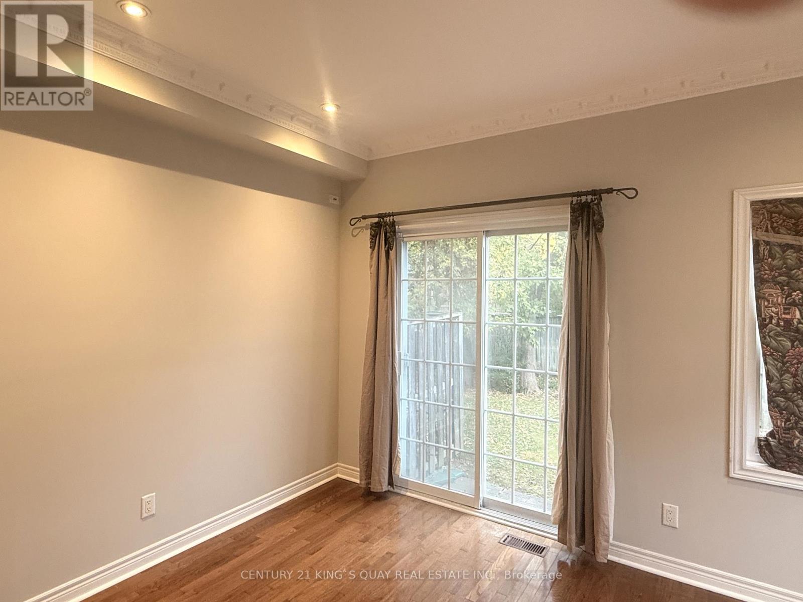 1 English Garden Way, Toronto, Ontario  M2M 4M4 - Photo 5 - C12475153