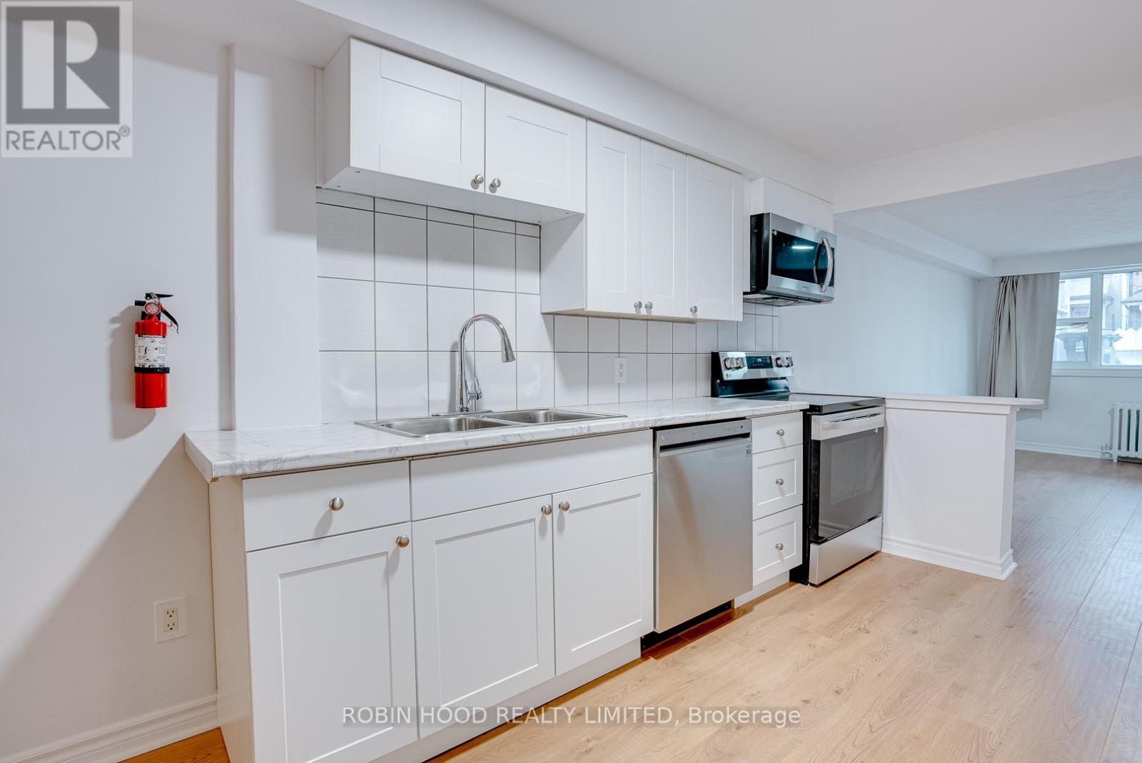 Ph1 - 104 Gloucester Grove, Toronto, Ontario  M6C 2A8 - Photo 9 - C12475155