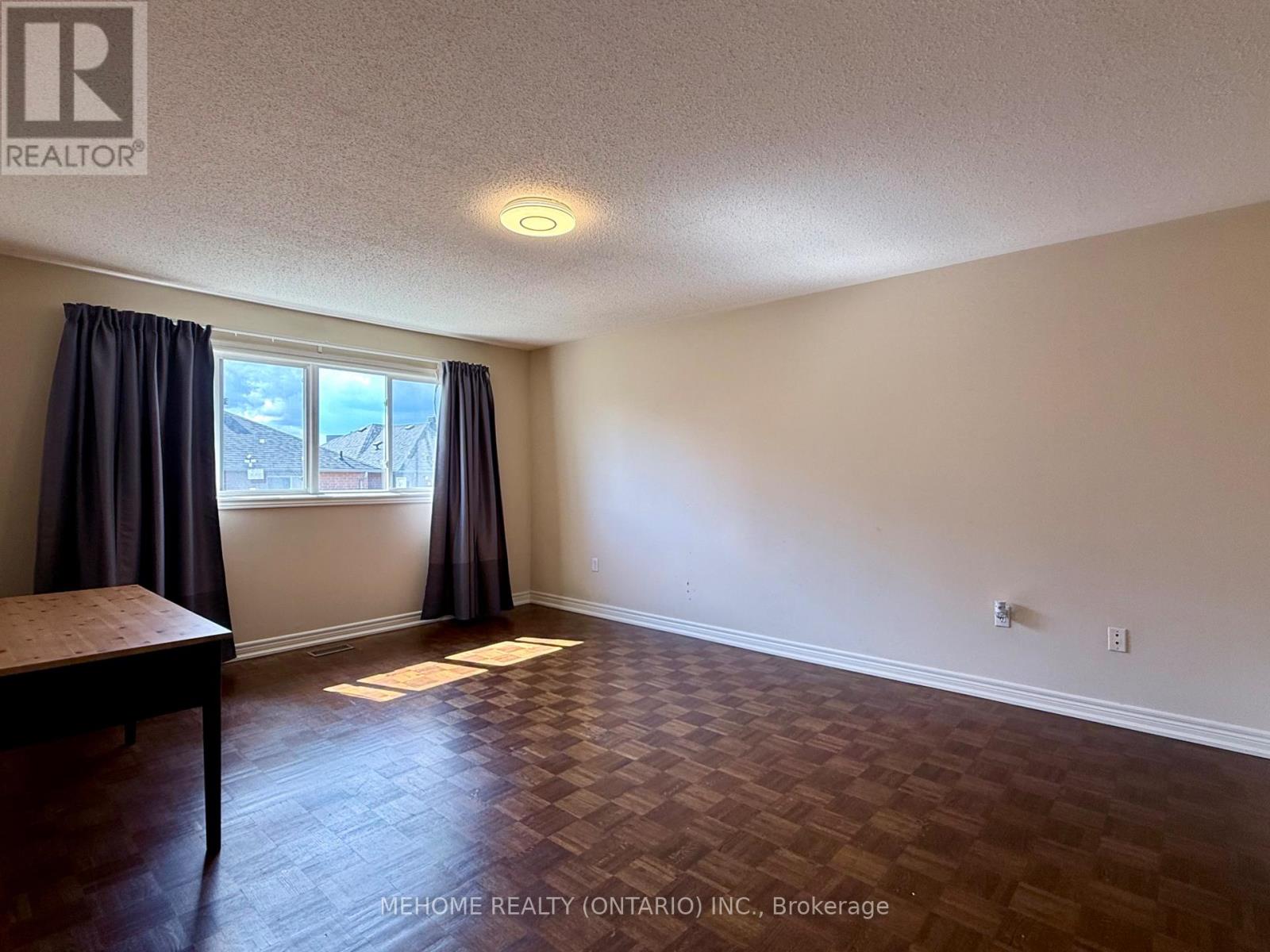 49 Selkirk Drive, Richmond Hill, Ontario  L4B 4S5 - Photo 10 - N12475118