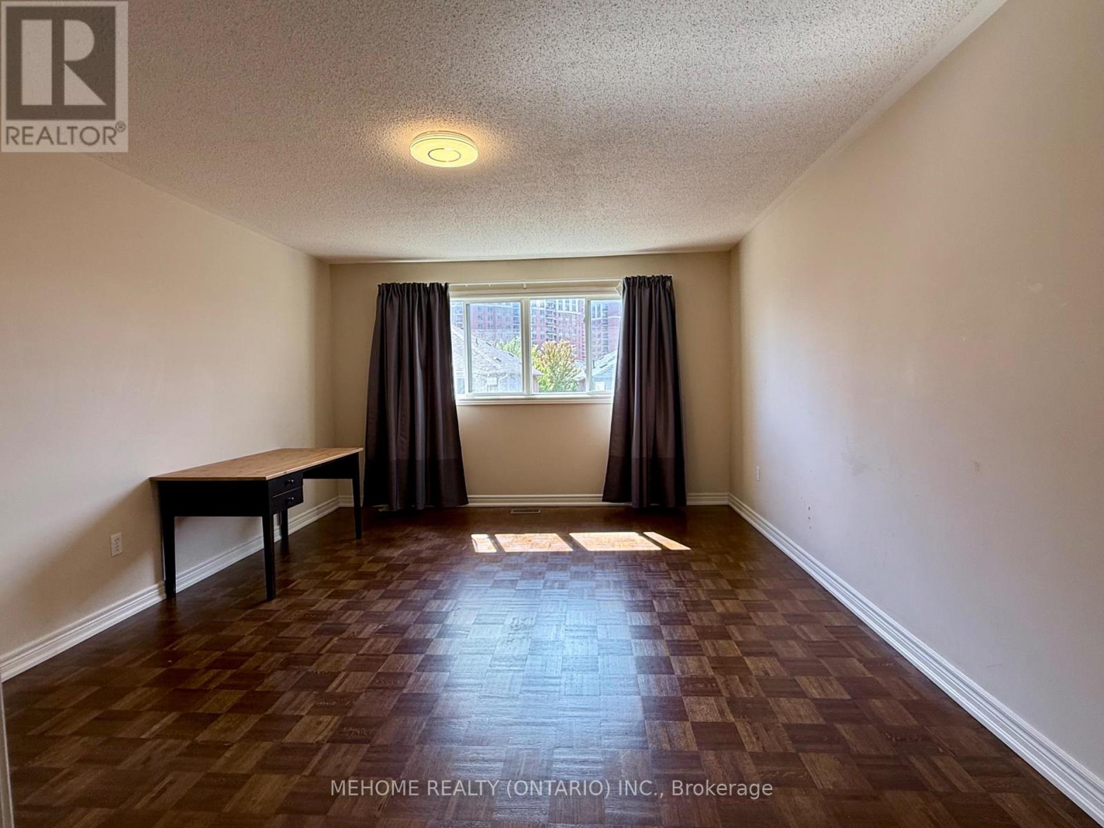 49 Selkirk Drive, Richmond Hill, Ontario  L4B 4S5 - Photo 11 - N12475118