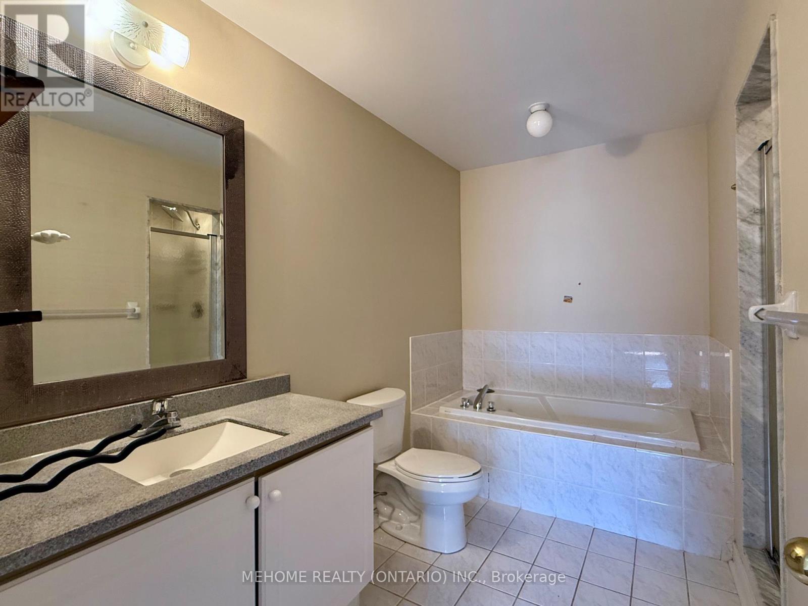 49 Selkirk Drive, Richmond Hill, Ontario  L4B 4S5 - Photo 12 - N12475118