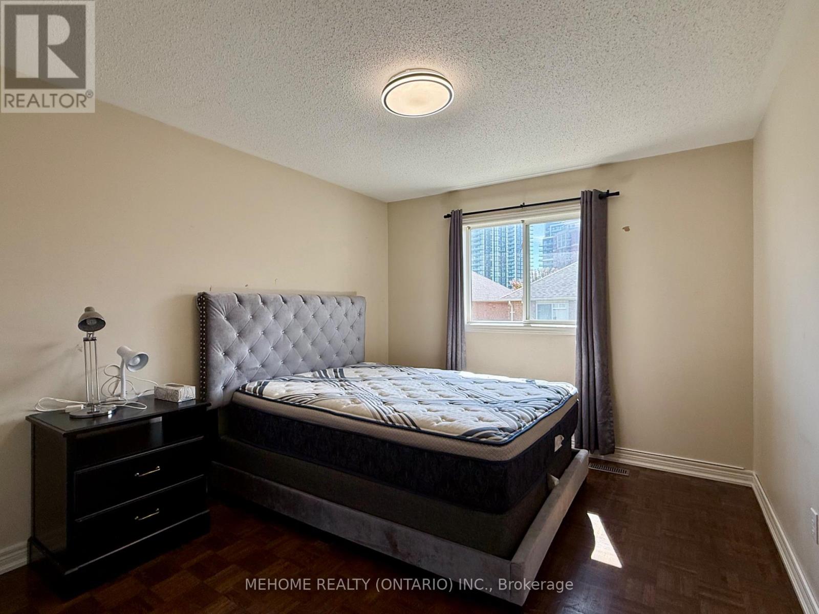 49 Selkirk Drive, Richmond Hill, Ontario  L4B 4S5 - Photo 14 - N12475118