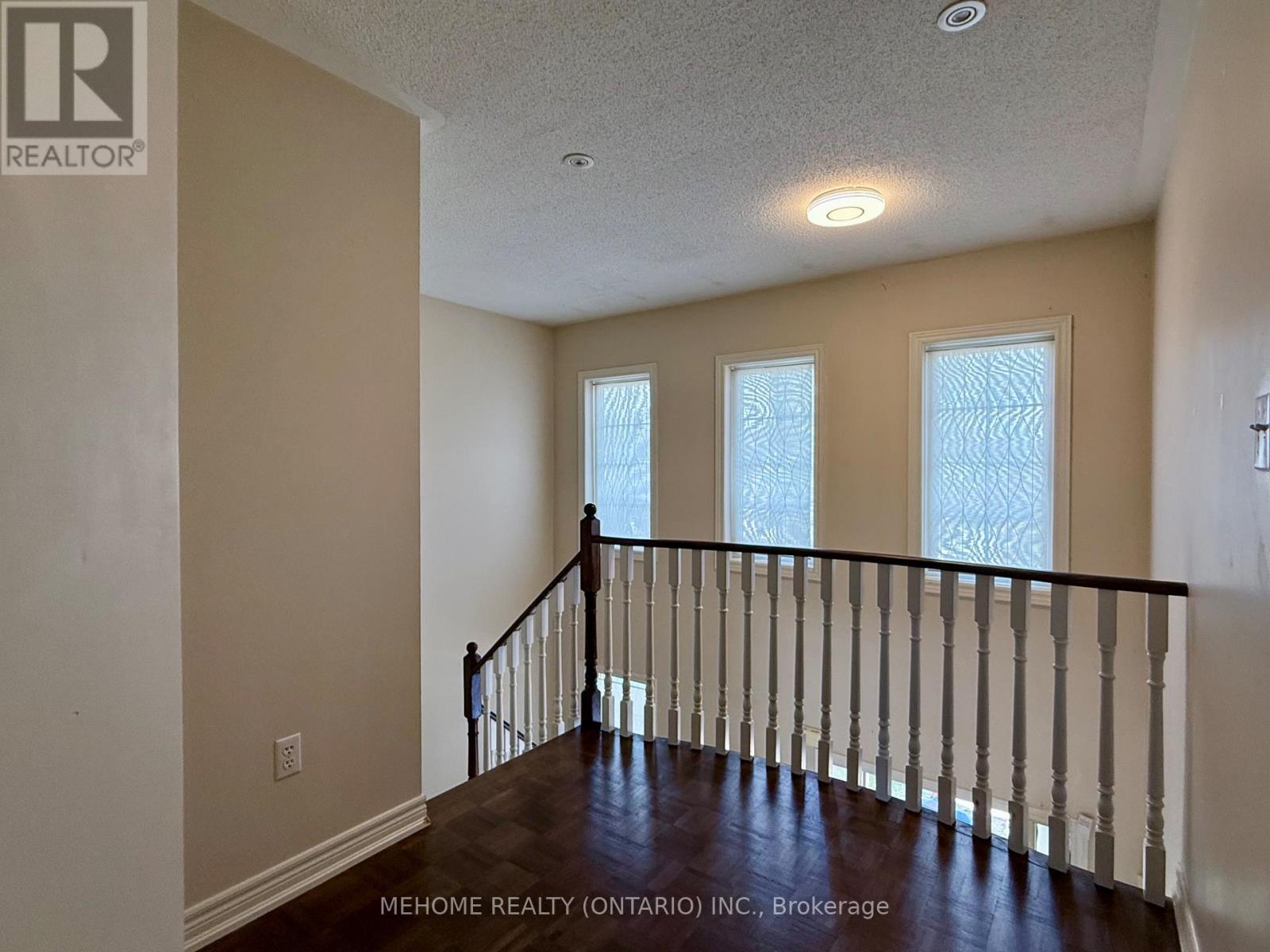 49 Selkirk Drive, Richmond Hill, Ontario  L4B 4S5 - Photo 18 - N12475118