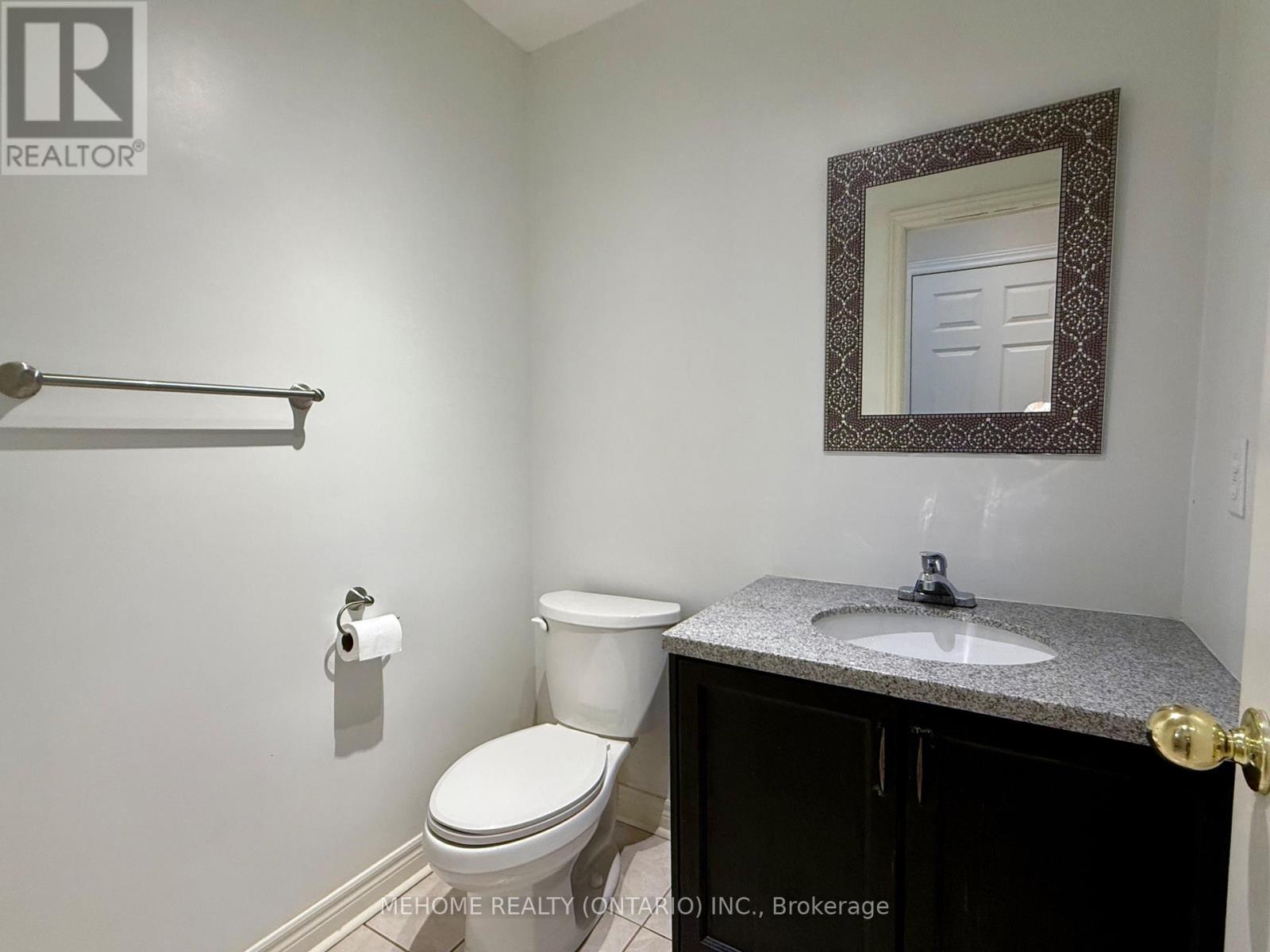 49 Selkirk Drive, Richmond Hill, Ontario  L4B 4S5 - Photo 19 - N12475118