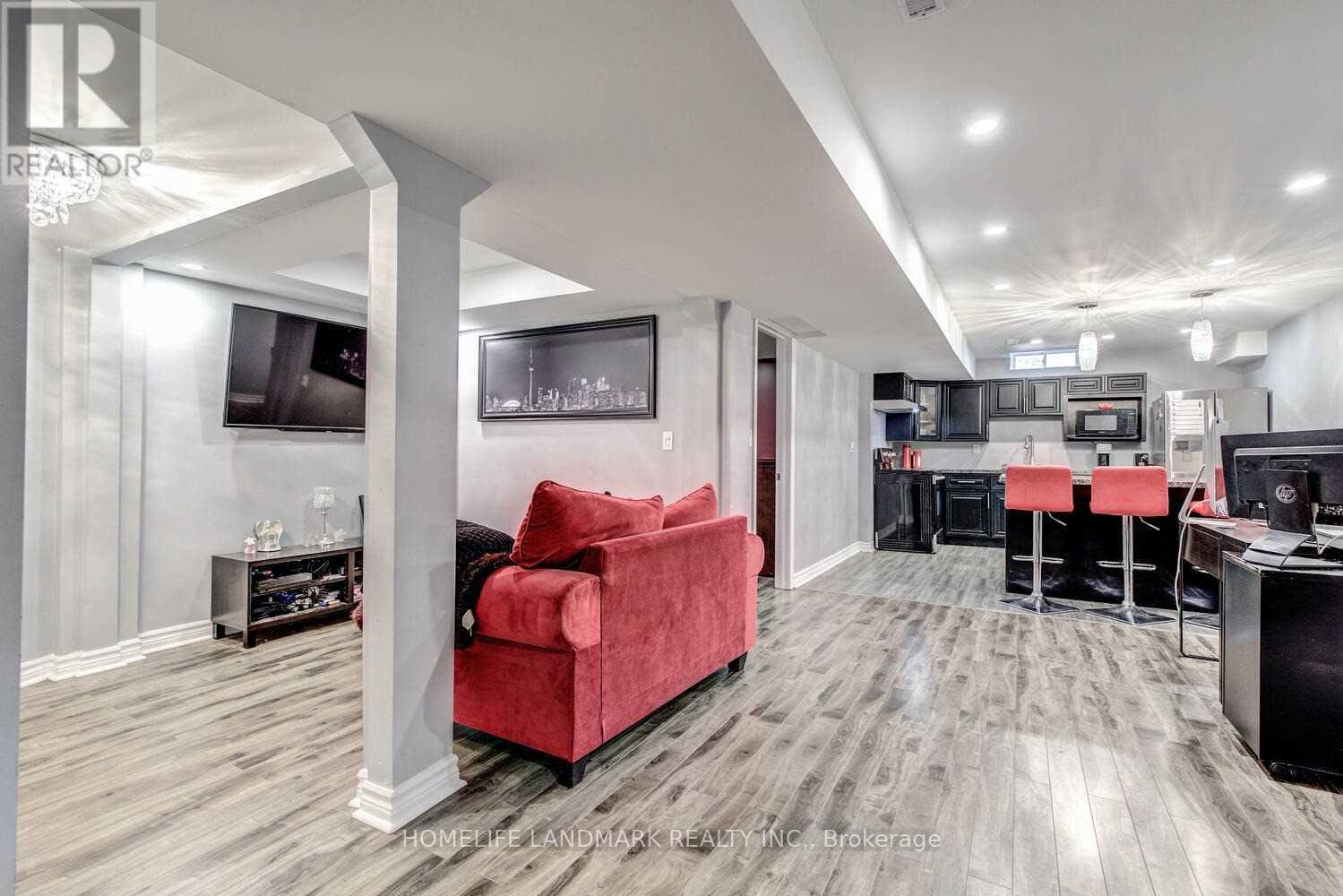 134 Ascalon Drive, Vaughan, Ontario  L6A 0M4 - Photo 2 - N12475146