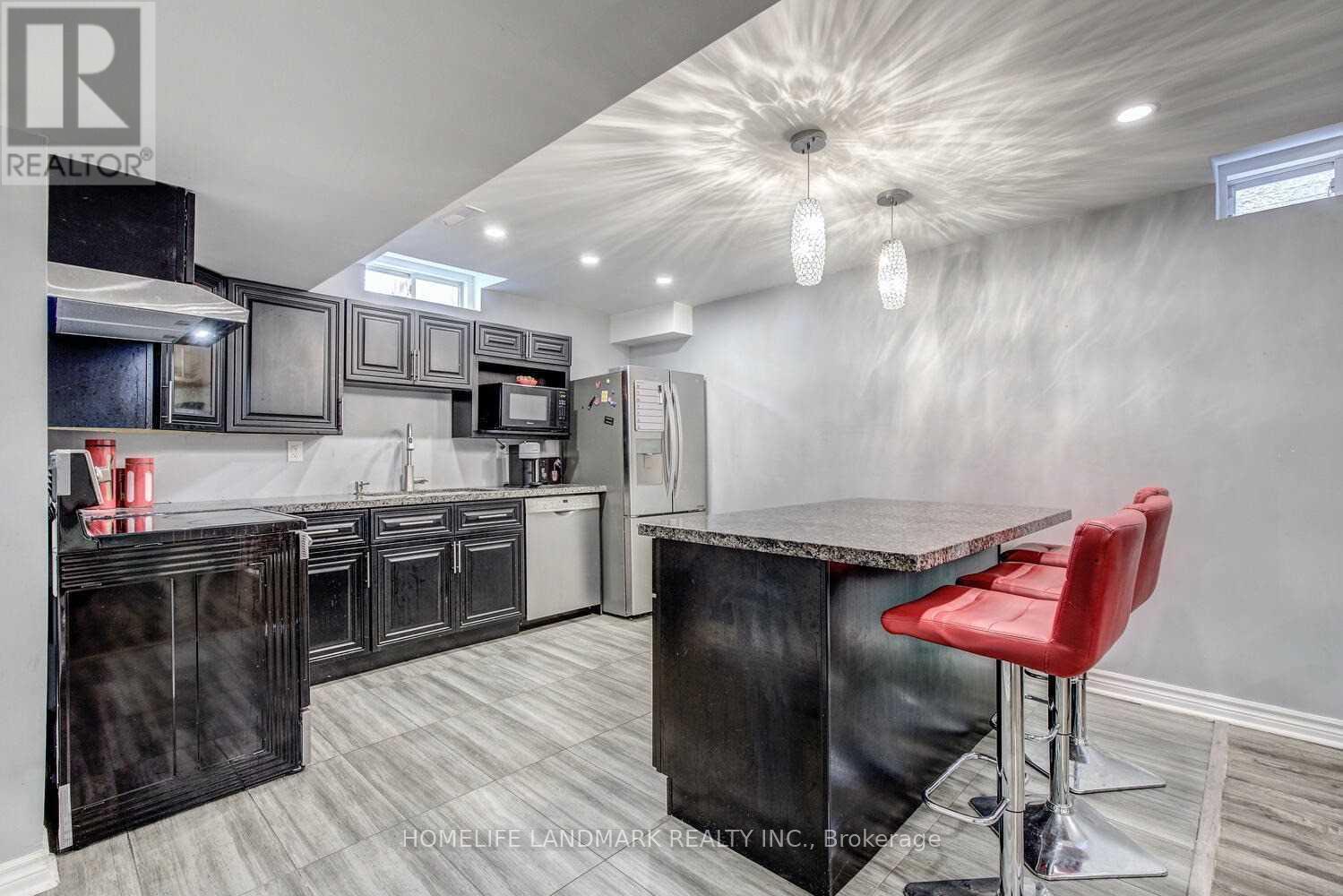 134 Ascalon Drive, Vaughan, Ontario  L6A 0M4 - Photo 3 - N12475146