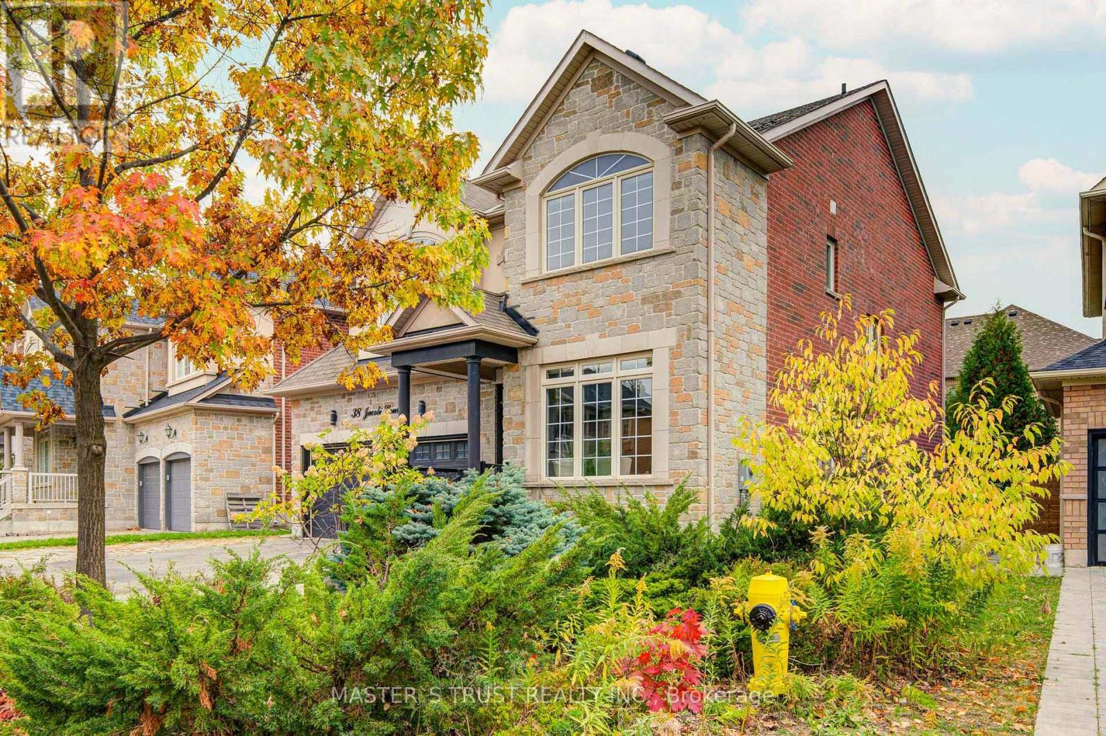 38 Jacobi Court, Vaughan (Patterson), Ontario  L4J 9H8 - Photo 3 - N12475175