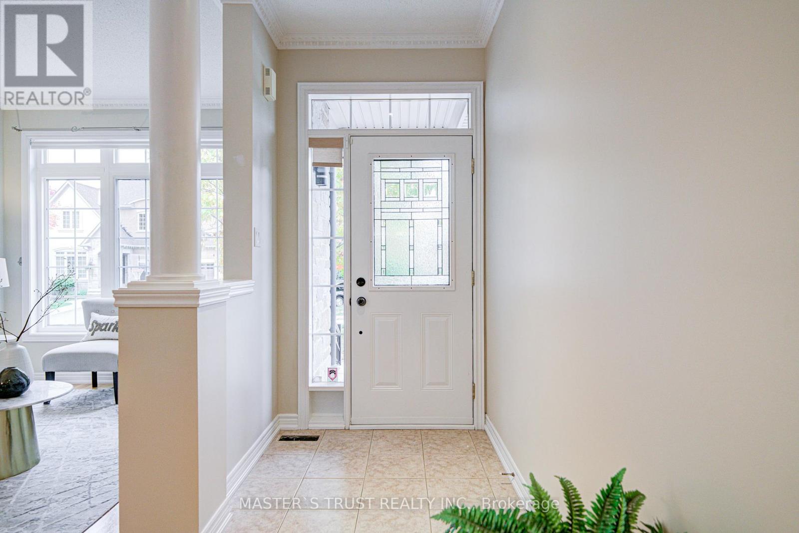 38 Jacobi Court, Vaughan (Patterson), Ontario  L4J 9H8 - Photo 5 - N12475175