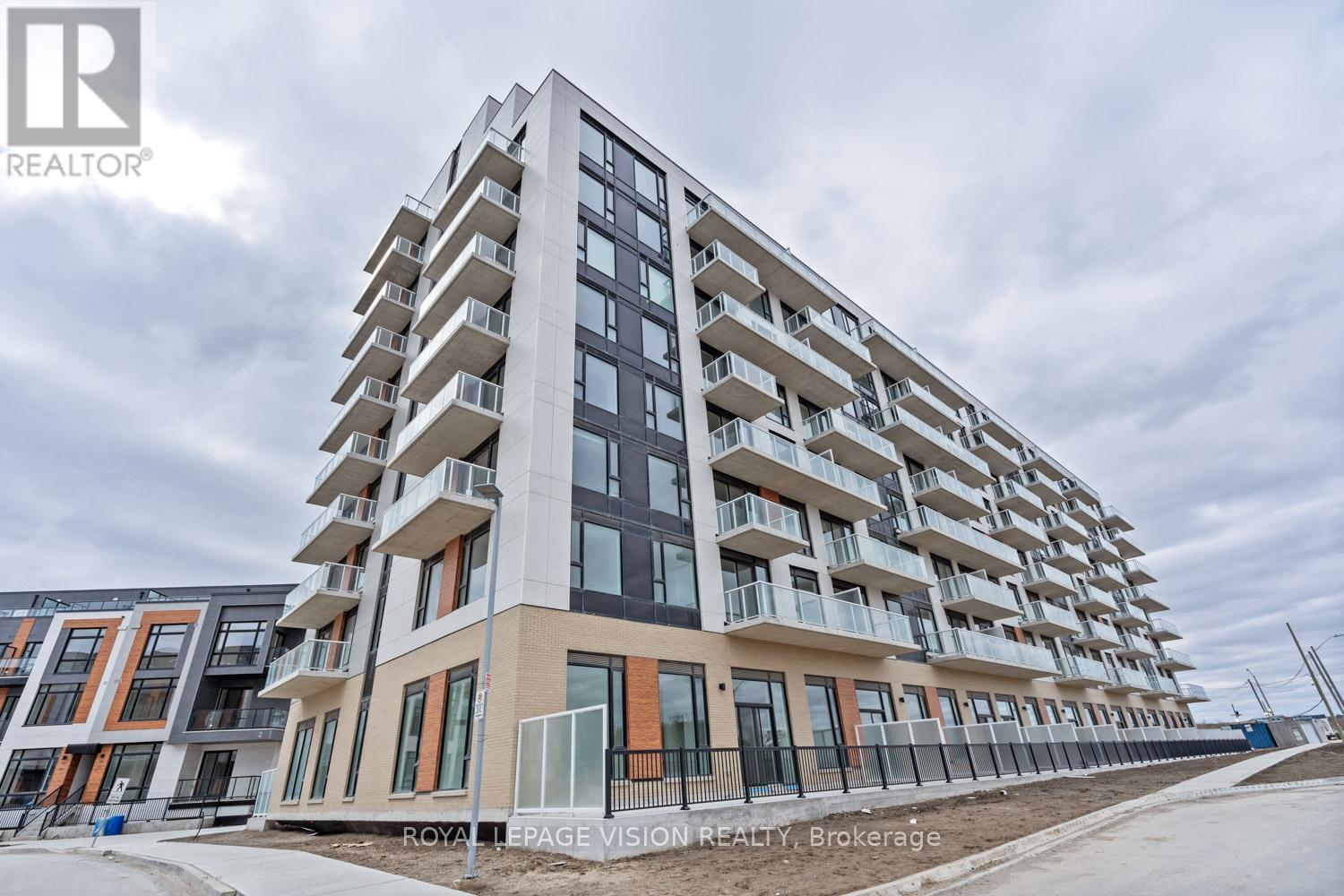 907 - 6 David Eyer Road, Richmond Hill, Ontario  L4S 0N6 - Photo 1 - N12475176